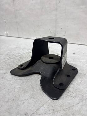 M22526 Automann 6 Hole Hanger Rear Of Chevrolet / Gm 2003-2009 C45/5500 Lh/rh Topkick