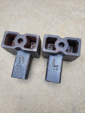 52038330 Factory Dodge Cummins 4x4 1994-2002 Ram 2500/3500 Oem Rear Differential Lift Blocks
