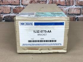 1l5z-5775-aa Ford Genuine Explorer 1998-2001 Front Right Leaf Spring Shackle