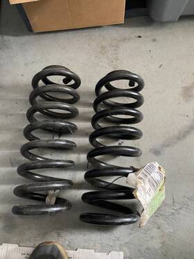 F4tz-5310-f Ford 2 Nos Oem 1980-1989 Bronco 1980-1996 F150 Front Spring Set Pair