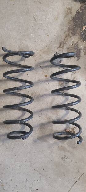 22132942 General Motors 1999-2005 Grand Am And Alero Coil Springs Rear