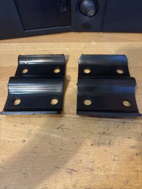 6263945 General Motors 73-87 Chevy Gmc Truck 1/2 Ton Rear Axle Spring Plates C10 K10 R10 V10 K5 Blazer