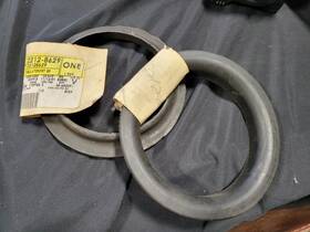 22128629 Gm 2 Nos Front Spring Insulator 1995-1998 Buick Oldsmobile Chevrolet