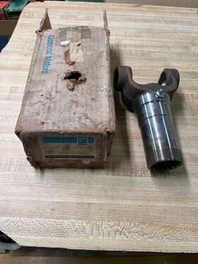3882330 Gm Universal Joint Yoke 1941 - 1953 Chevy 3/4 1 Ton Utility 1960 1962 4 With D Truck