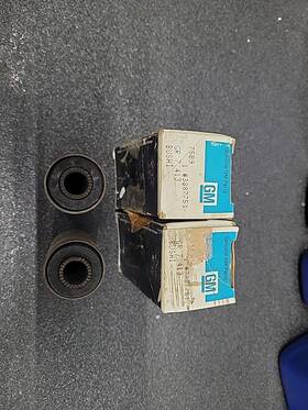 3887751 Gm Front Leaf Spring Bushing For Chevy 4wd 67-91 Trucks