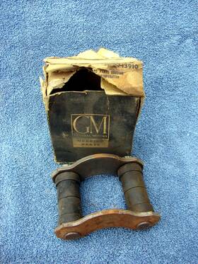3713910 Gm Chevrolet 1955 Chevy Passenger Nos Rear Spring Shackle 3713910 Gm Chevrolet 1955 Chevy Passenger Nos Rear Spring Shackle