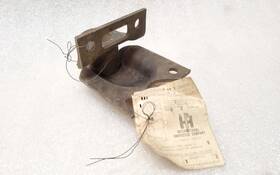 141770r91 International Harvester Nos Truck Metro Front Spring Mounting Bracket
