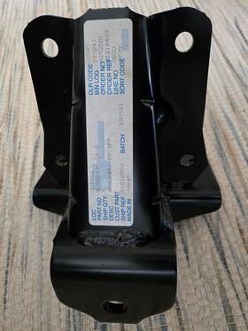 8-98243604-0 Isuzu Rear Leaf Spring Hanger Bracket For Trucks