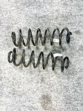 Lx61-5560-pbd Lincoln 20-23 Corsair Rear Left And Right Suspension Coil Spring Set Of 2 Oem