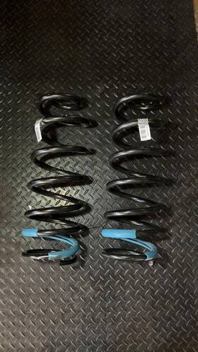 68506211ac Mopar 68341450ab Jeep Gladiator Rear Rh/lhcoil Spring 20-23 /