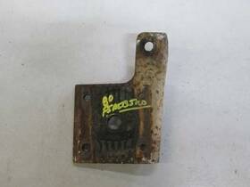 518.gm2k80 Pontiac Pair Rear Spring Brackets Fits 80 Firebird