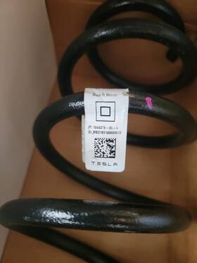 1044379-05-a Tesla 2017-2019 Model 3 Springs Set Of 4 Used. 12b1