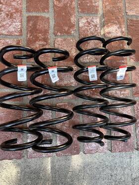 1044472-01-e Tesla 2017-2023 Model 3 Rear And Front Coil Spring Set Oem