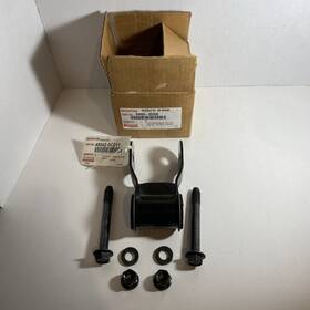 04483-0c030 Toyota Oem Rear Spring Shackle Kit 2005-06 Tundra - New