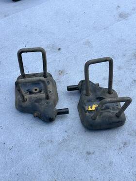 199.to1803 Toyota 2001 2002 2003 2004 Tacoma Leaf Spring Shackle Support Brackets
